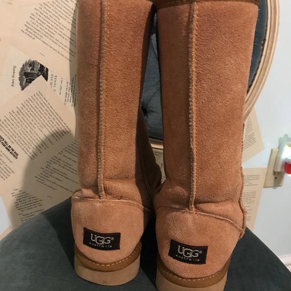 Tan uggs in good condition - Picture 2 of 3